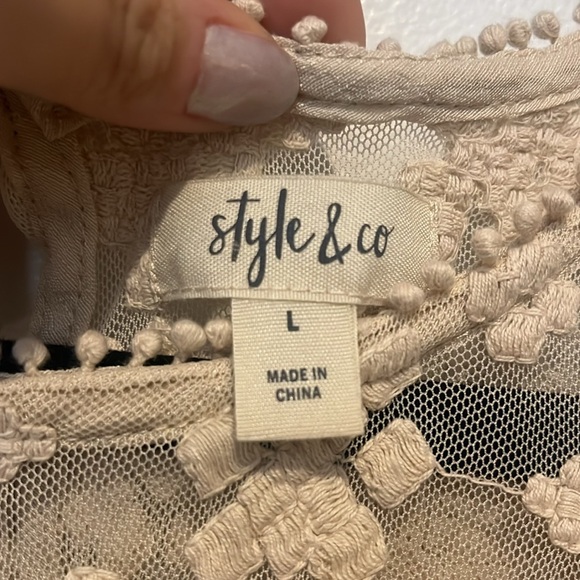 Tank top w/ detailing - Picture 3 of 6